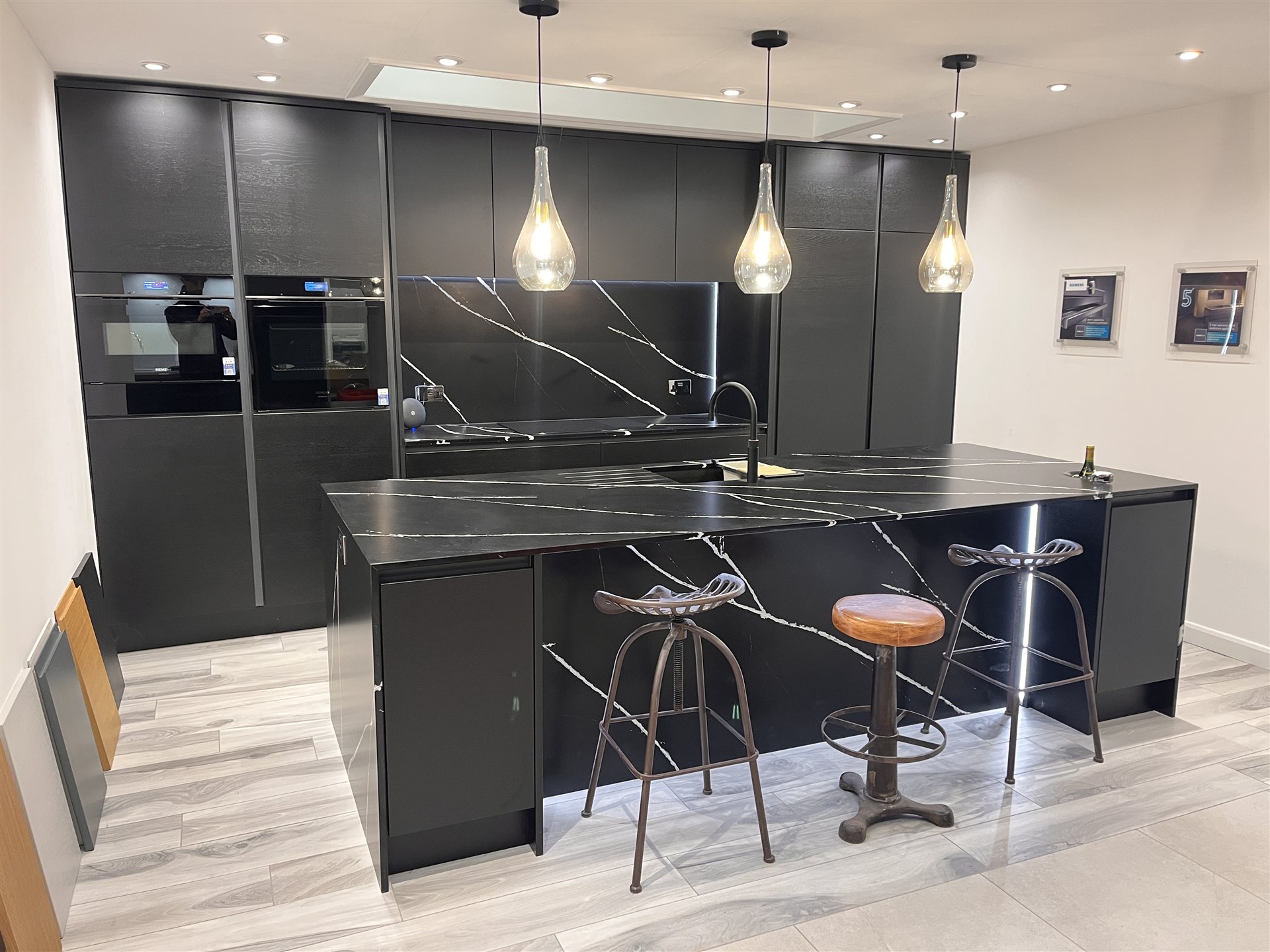 Kitchen Showroom Sale | Lots Include: Ex-Display Kitchen Sets | Appliances | Sinks & Taps & More